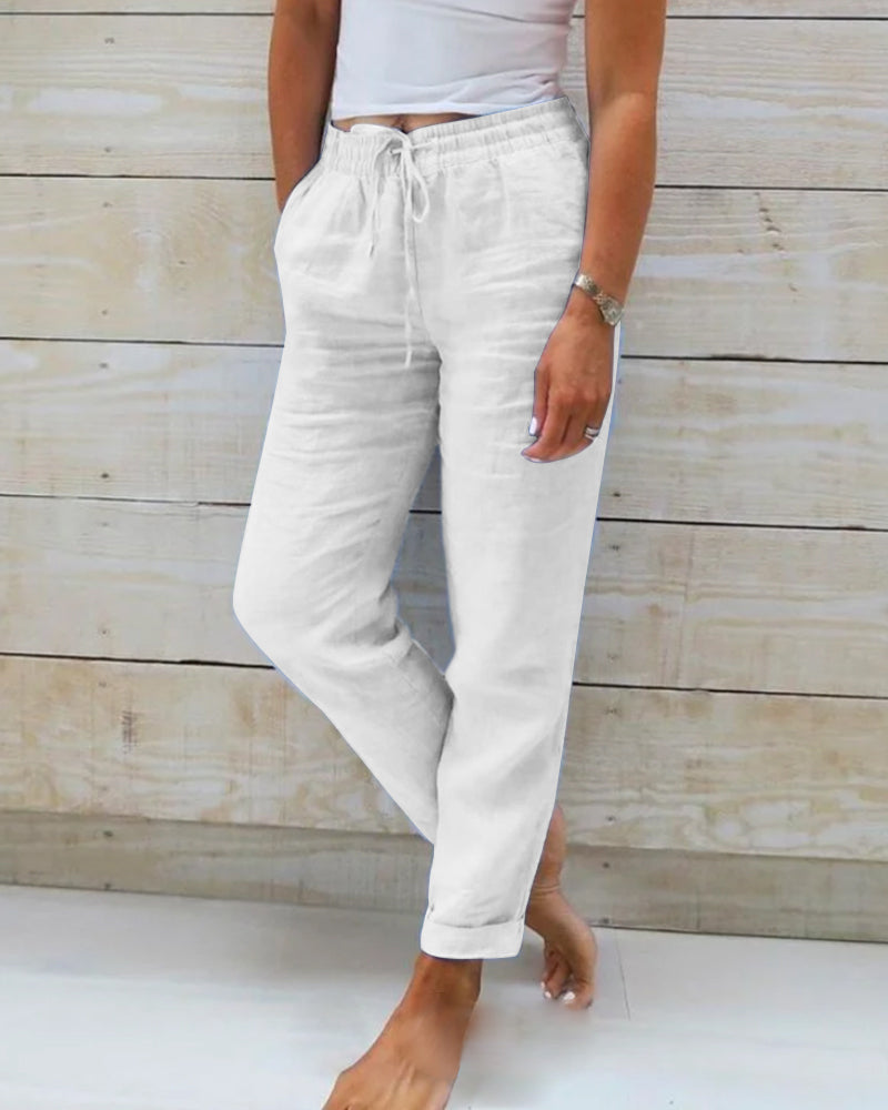 Elegante Damen Sommerhose in Marineblau mit weitem Schnitt & elastischem Bund, vielseitig für Urlaub & Alltag.