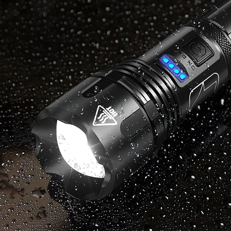 Robuste, wasserdichte LED Outdoor-Taschenlampe mit hellem Licht, 500m Reichweite, stoßfest.