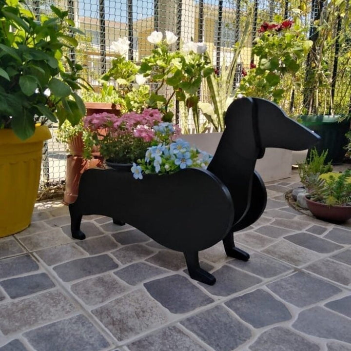 Süßes Pflanzgefäß in Hundeform, handbemalt, für Garten, Terrasse oder Wohnzimmer.