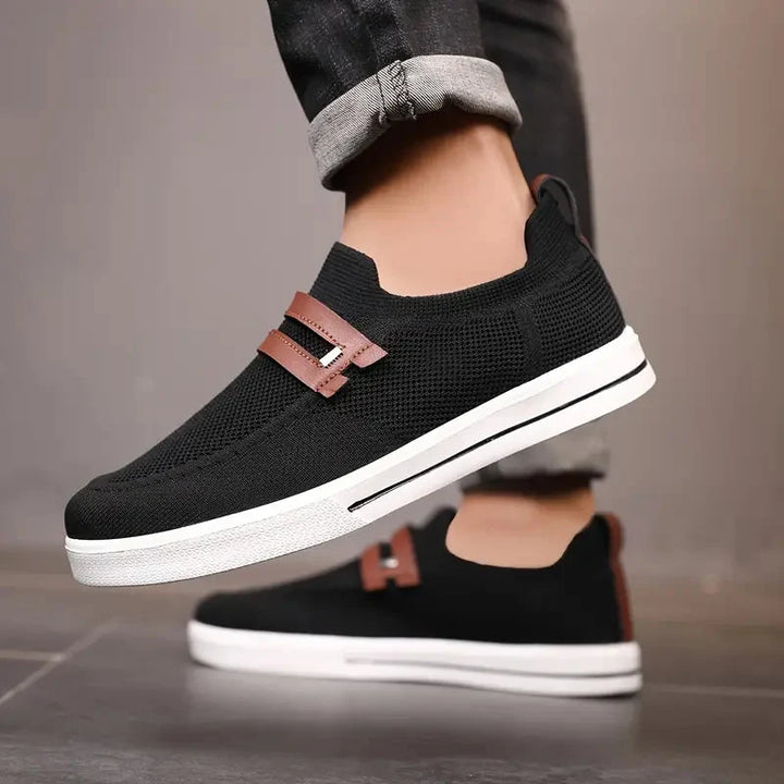 Ideale Reiseschuhe: Leichte, atmungsaktive Herren Slip-On Sneaker zum schnellen An- und Ausziehen.