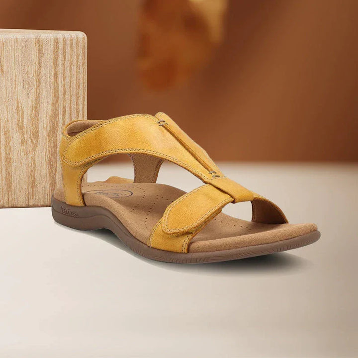 Modische Damen Keilsandaletten mit Klettverschluss. Perfekt als Freizeitschuhe für warme Sommertage.