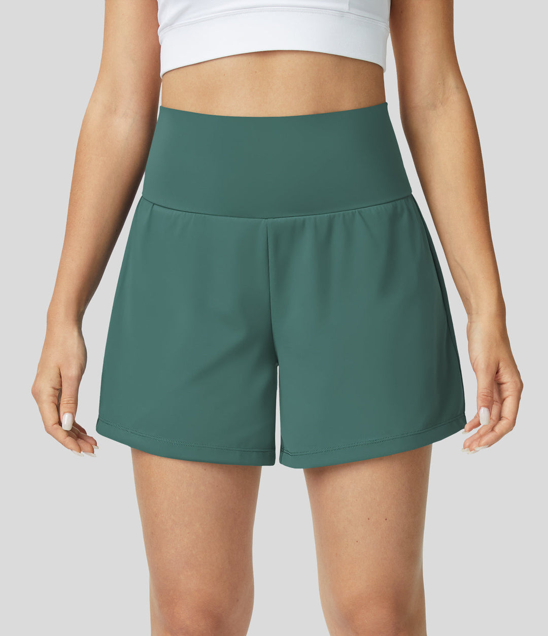 Vielseitige Damen Sportbekleidung: 2-in-1 Shorts High Waist mit nützlichen Seitentaschen.