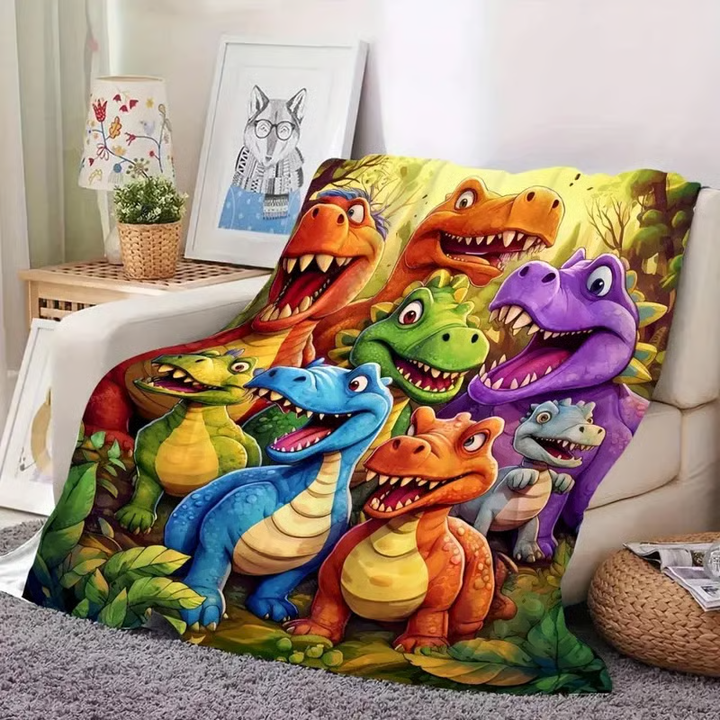 Detailreicher HD-Print von Dinosauriern auf warmer Flanell-Kinderdecke. Lebendiges Design fürs Kinderzimmer.
