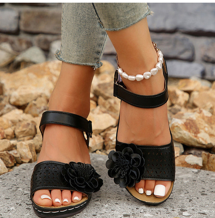 Damen Sandalen mit Fußgewölbestütze: Nahaufnahme des Fußbetts, das speziell für ergonomische Unterstützung entwickelt wurde.