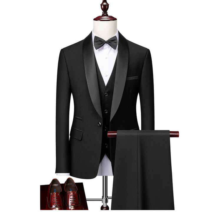 Eleganter Herren Dreiteiler Anzug (Sakko, Weste, Hose). Stilvolle Business- & Hochzeitsmode für Herren.