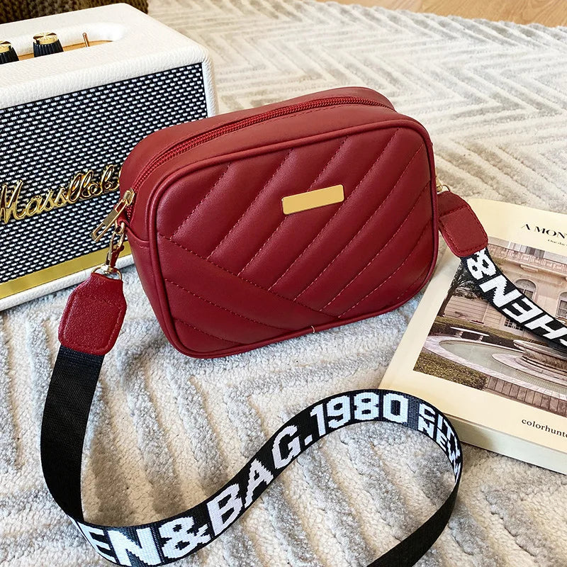 Damen Zip 'n Go Umhängetasche. Eine stilvolle und praktische kleine Schultertasche mit Reißverschluss für unterwegs.