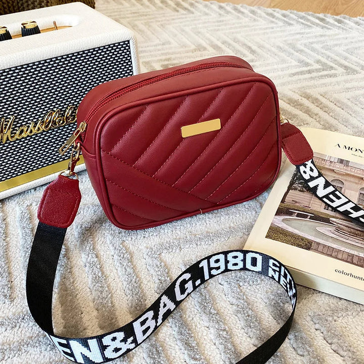 Damen Zip 'n Go Umhängetasche. Eine stilvolle und praktische kleine Schultertasche mit Reißverschluss für unterwegs.