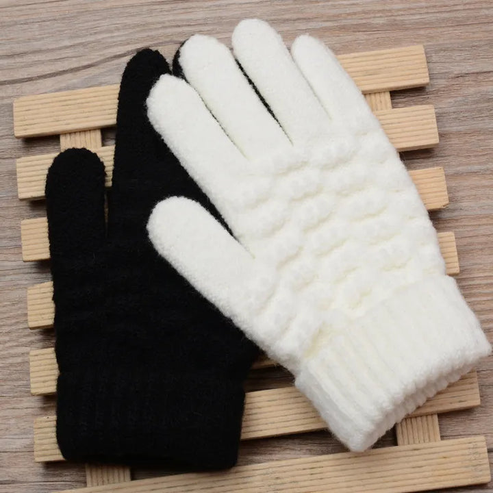 Must-have Winter-Accessoire: Touchscreen-Handschuhe, warm, stilvoll und bequem für jeden.