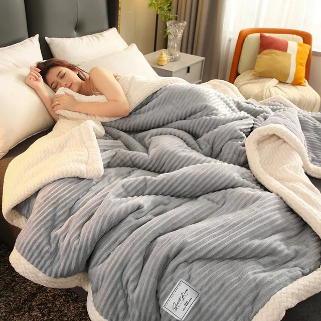 Langlebige, hochwertige Winterdecke. Diese luxuriöse Kuscheldecke bietet Wärme und Stil über Jahre.