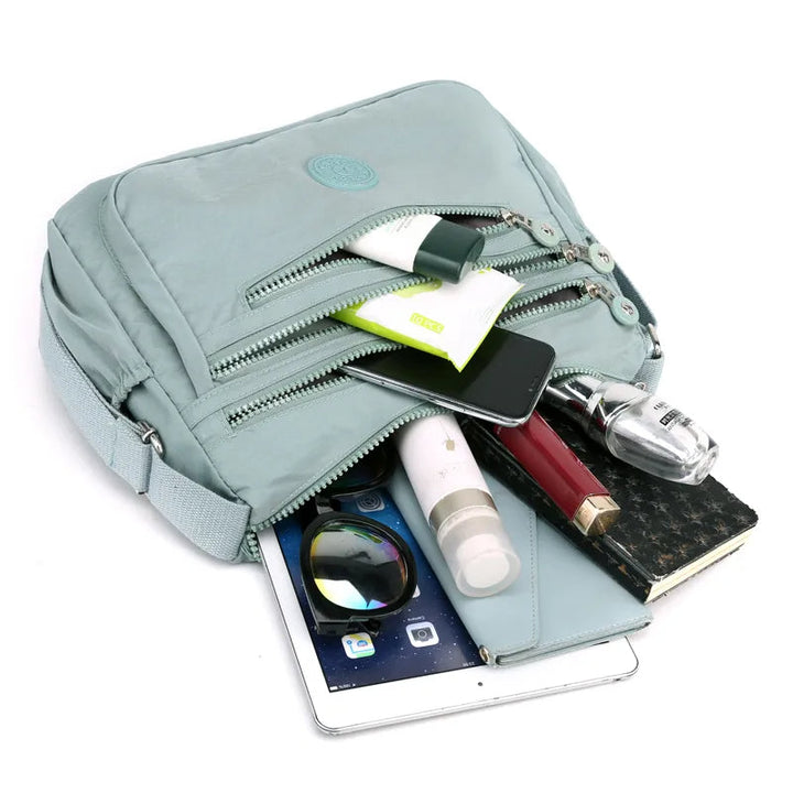 Stilvolle Damen Handtasche, wasserabweisend, als Schultertasche tragbar. Modernes Design für modebewusste Frauen.