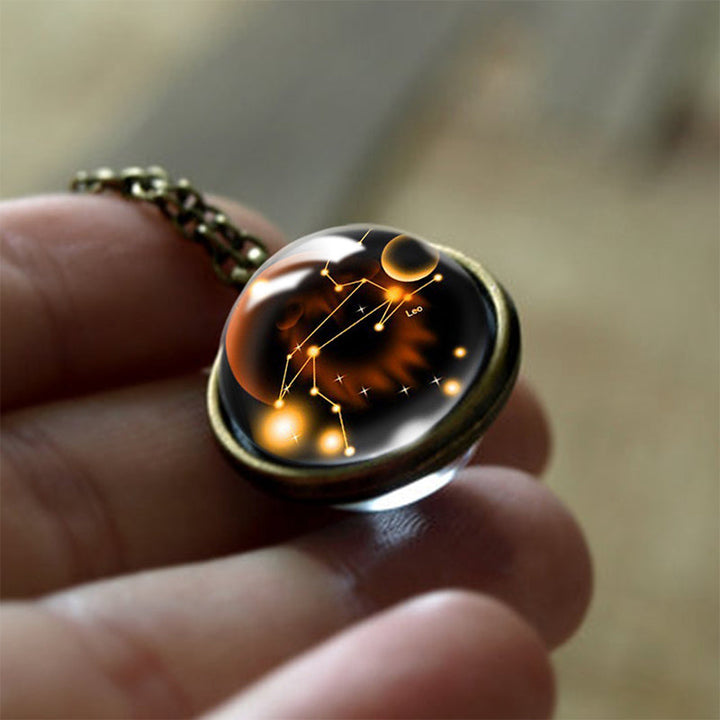 Damen-Halskette mit rundem Glas-Anhänger, Sternzeichen-Motiv, für persönlichen Schutz und mehr Energie.