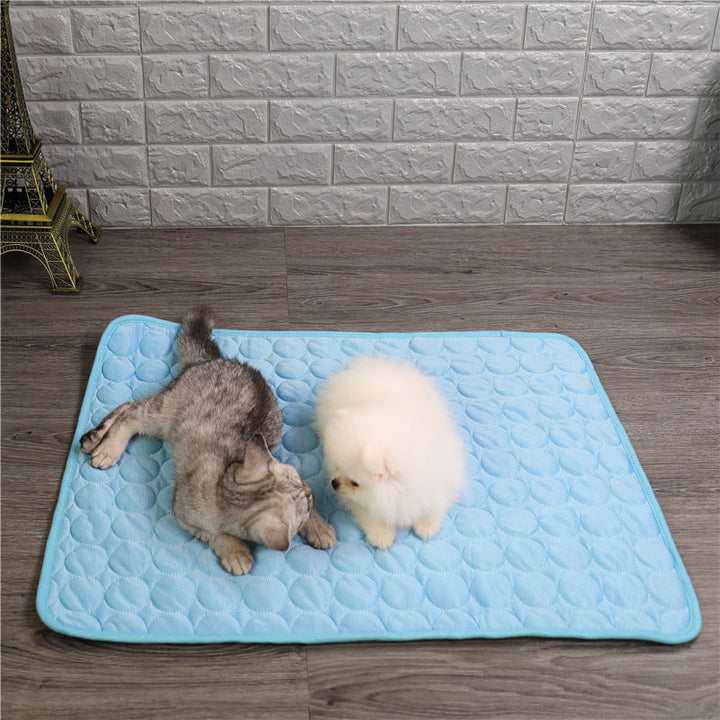 Haustier-Kühlmatte für Hund und Katze, ideal für komfortable Abkühlung an heißen Sommertagen.
