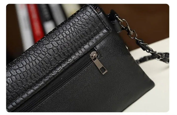 Trendige Damen Umhängetasche/Clutch, ein elegantes Accessoire für modische Abend- & Partylooks.