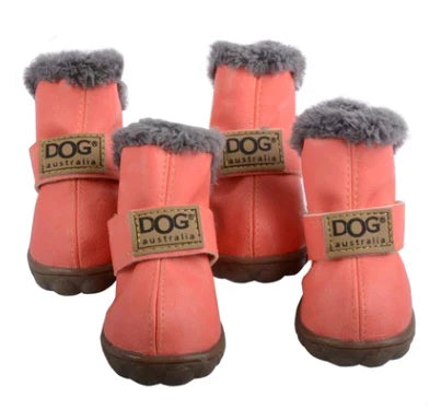 Stilvolle Hundeschneestiefel, wasserdicht und rutschfest. Ultimativer Pfotenschutz und Hundezubehör für den Winter.