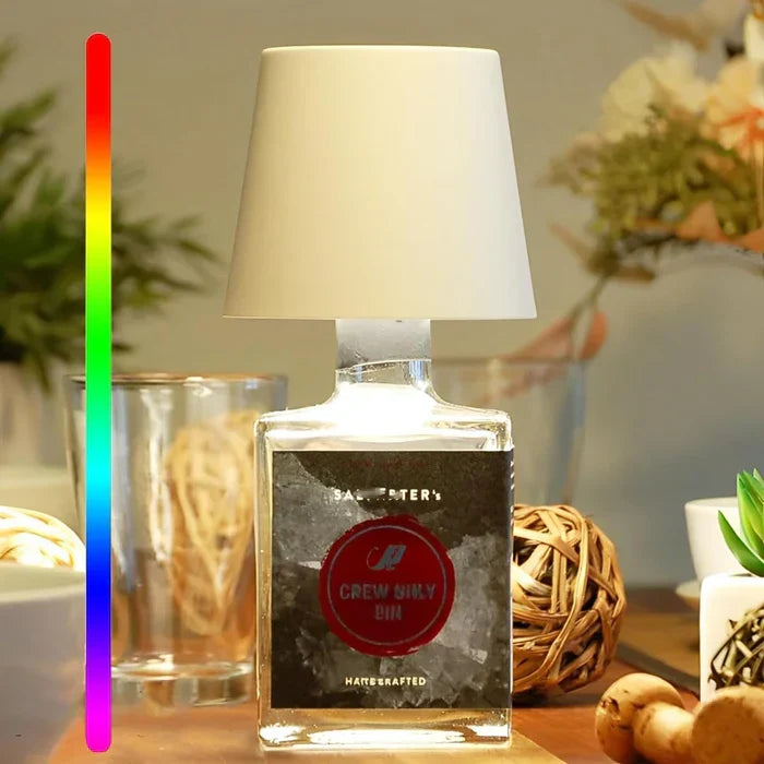 Kompakte Akku-Tischlampe mit RGBIC Farben, flexibel einsetzbar als Stimmungslicht.