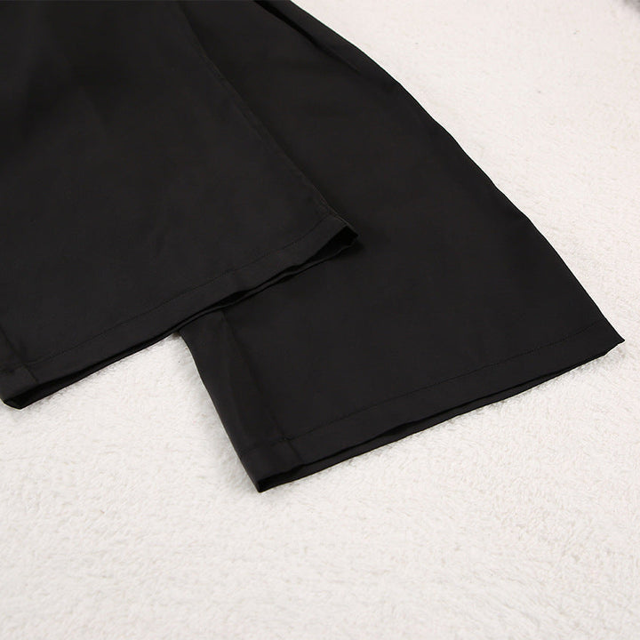 Modernes Damen Pyjama Set, eleganter Schnitt & zeitloses Design für stilvollen Schlaf und Entspannung.