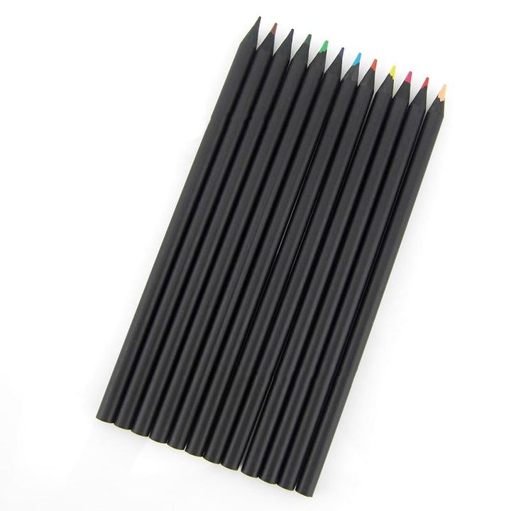Verschiedene bunte Farbstifte aus Holz, ideal zum Malen und Gestalten; Set für Kinder und Erwachsene; kreativer Kunstbedarf.