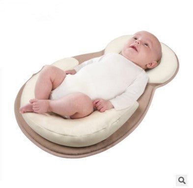 Detail der kuscheligen Babystütze. Sorgt für Geborgenheit und Komfort, ein sicherer Babyartikel.