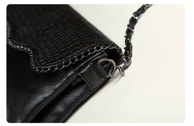 Damen Umschlag-Handtasche, als Umhängetasche oder Clutch nutzbar, stilvoll & modern für Damenmode.