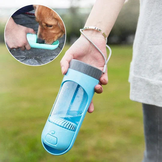 Kompakte Haustier-Wasserflasche mit integriertem Trinknapf, Einhandbedienung & auslaufsicher für unterwegs.