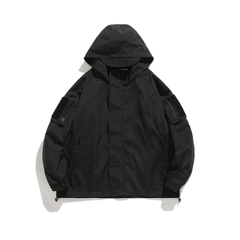 Bequeme Damen Freizeitjacke, wasserdichte Softshelljacke mit Kapuze für urbane Outdoor-Looks.