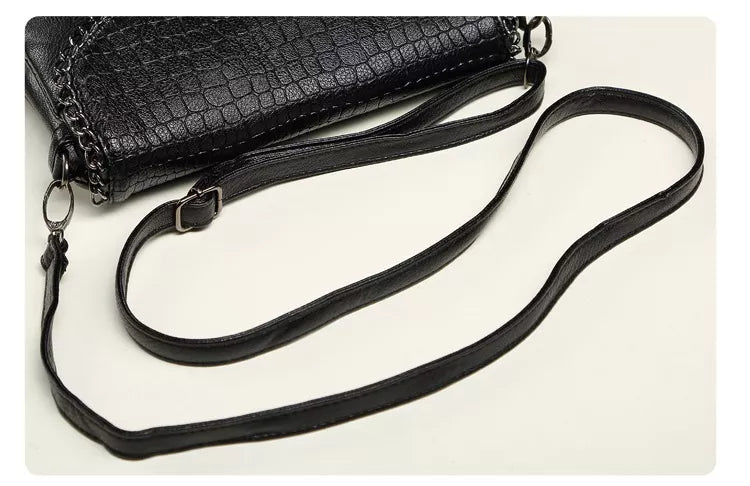 Glamour-Umhängetasche für Damen, als edle Clutch, stilvolles Accessoire für Party & Abendmode.