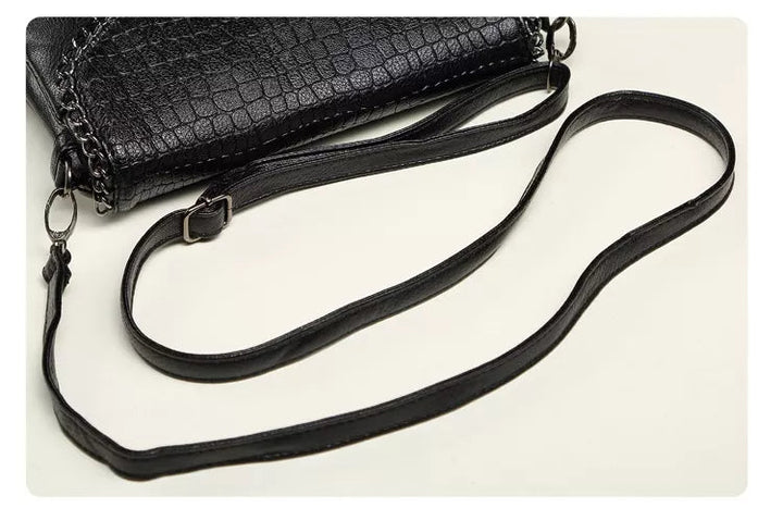 Glamour-Umhängetasche für Damen, als edle Clutch, stilvolles Accessoire für Party & Abendmode.
