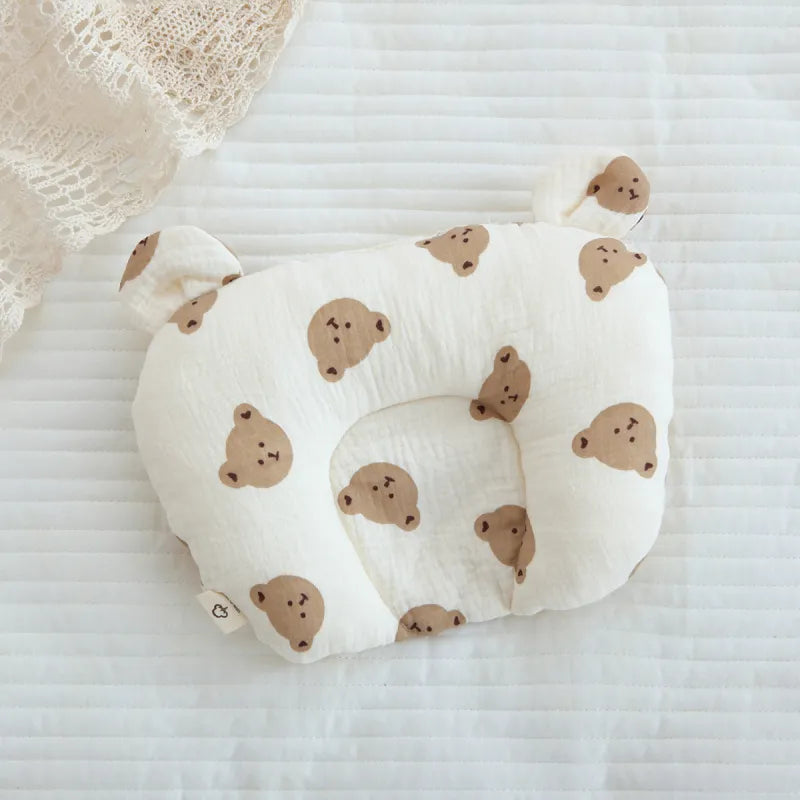 Gesundes Neugeborenenkissen, ergonomisches Design für sicheren Babyschlaf und Prävention von Kopfverformung.