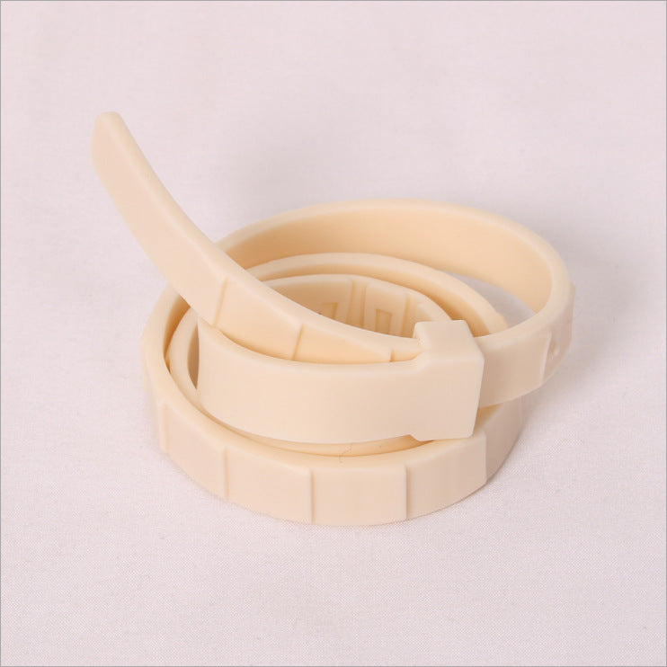 Entspannte Katze mit Zecken- & Flohschutz-Halsband. Natürlicher, langanhaltender Schutz für Katzen.