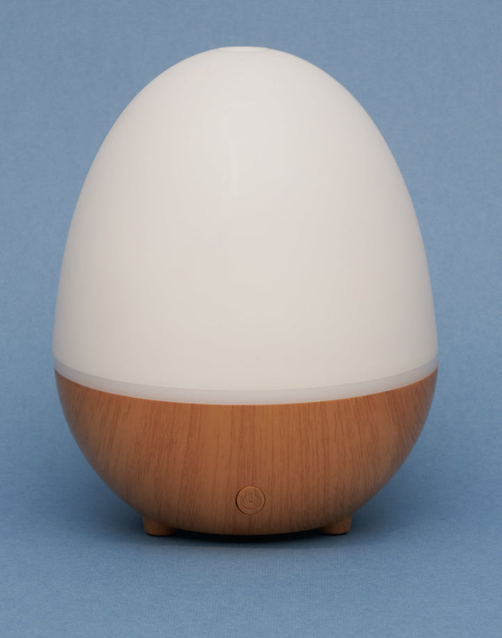 Hochwertiger Aroma Diffuser in Weiß-Holz Optik. Perfektes Wohnaccessoire für ätherische Öle, 9h Laufzeit, Entspannung.