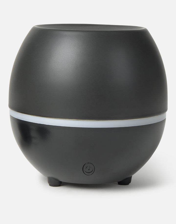 Schwarzer elektrischer Keramik Aroma Diffuser 100ml für ätherische Öle und angenehmen Raumduft. Ideal für Entspannung.