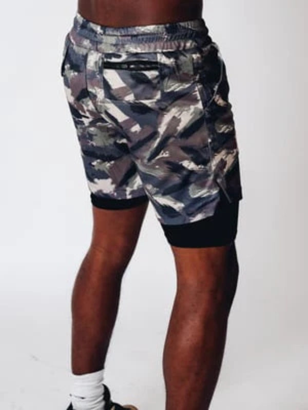 Robuste 2-in-1 Sportshorts für Herren, perfekt für intensive Workouts.