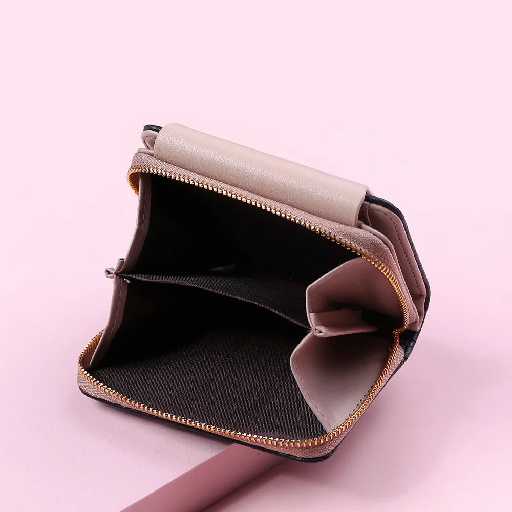 Praktische Damen Portemonnaie Clutch mit stilvollem Blatt Design für den Alltag.
