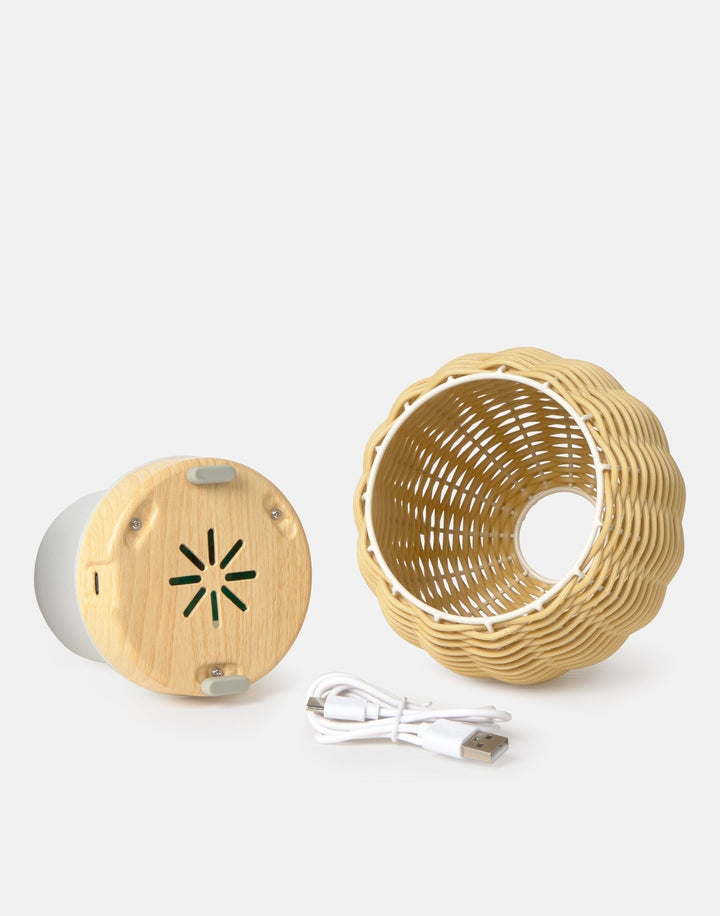 Kompakter Aroma-Diffusor 150ml für Duftöle. Schafft entspannende Wohlfühloase mit sanftem Nebel für Zuhause.