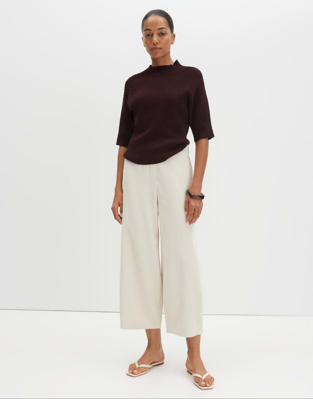 Stylische Damenhose mit einzigartiger O-Silhouette, modernem Barrel Fit, Mid Waist und Cropped Länge. Trendy & bequem.