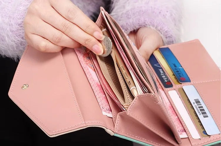Elegante Abend-Clutch für Damen, Geldbörse und Kartenhalter in schlichtem, doch ansprechendem Design.