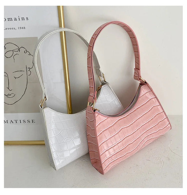 Geräumige Damen Retro Umhängetasche in einem tiefen Bordeauxrot, perfekt für Shopping & Freizeit.