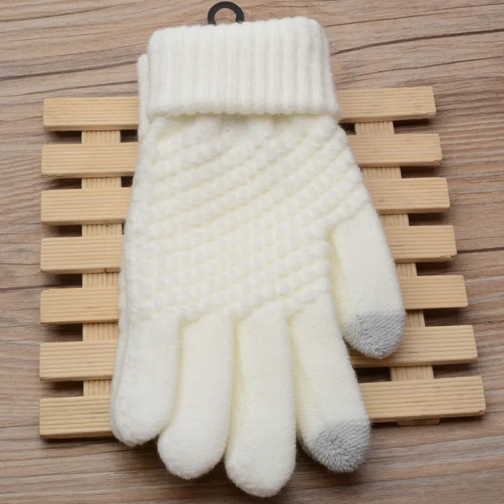 Stilvolle Unisex-Winterhandschuhe, gestrickt, mit Touchscreen-Spitzen für einfache Smartphone-Bedienung.