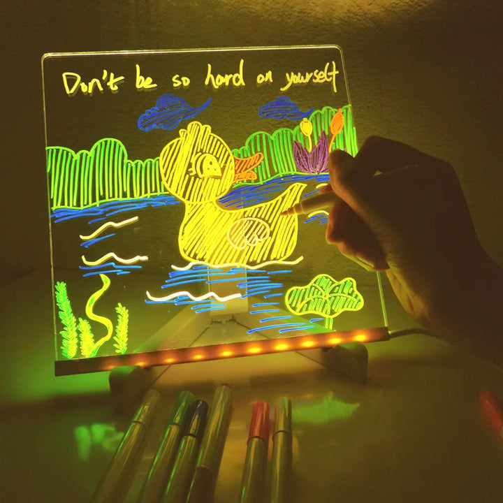 LED-Zeichenplatte mit leuchtendem Display, bereit für kreative Kunst. Perfekt als Bildungsspielzeug für Kinder.