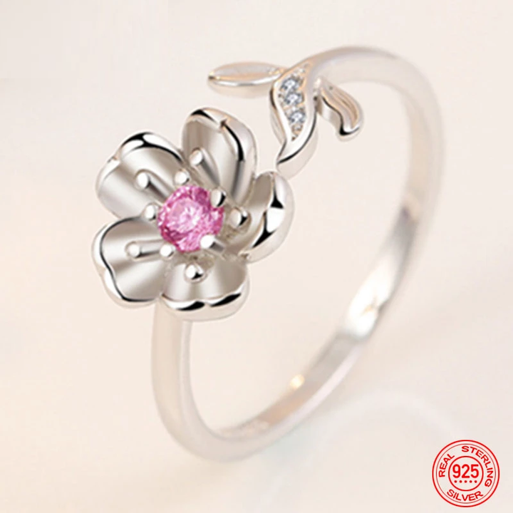 Eleganter verstellbarer Damen Blumenring aus 925er Silber. Perfekter Fingerring als blumiger Schmuck.