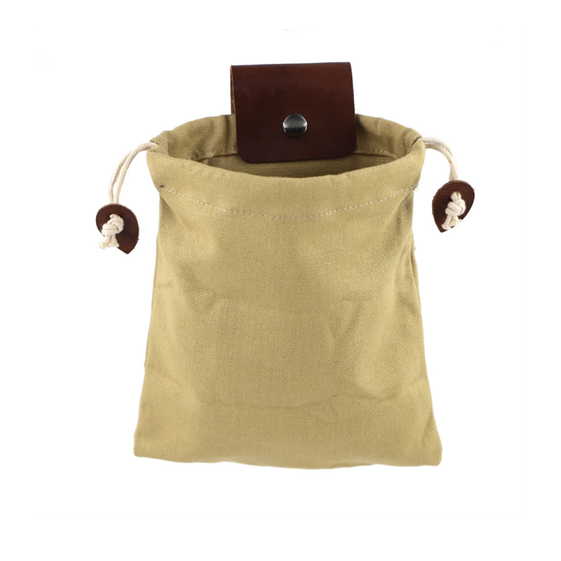 Aufgeklappte, wasserdichte Canvas-Gürteltasche, robust & faltbar, für Outdoor-Abenteuer & Reise.