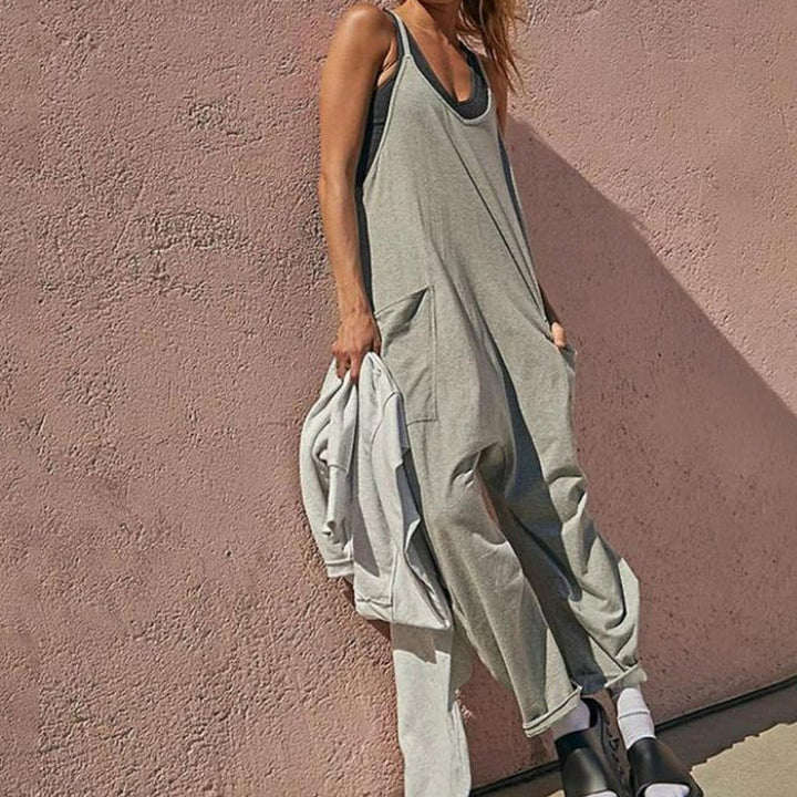 Damen Overall mit V-Ausschnitt und lockerer Passform, einfarbig, stilvoll & bequem mit Taschen.