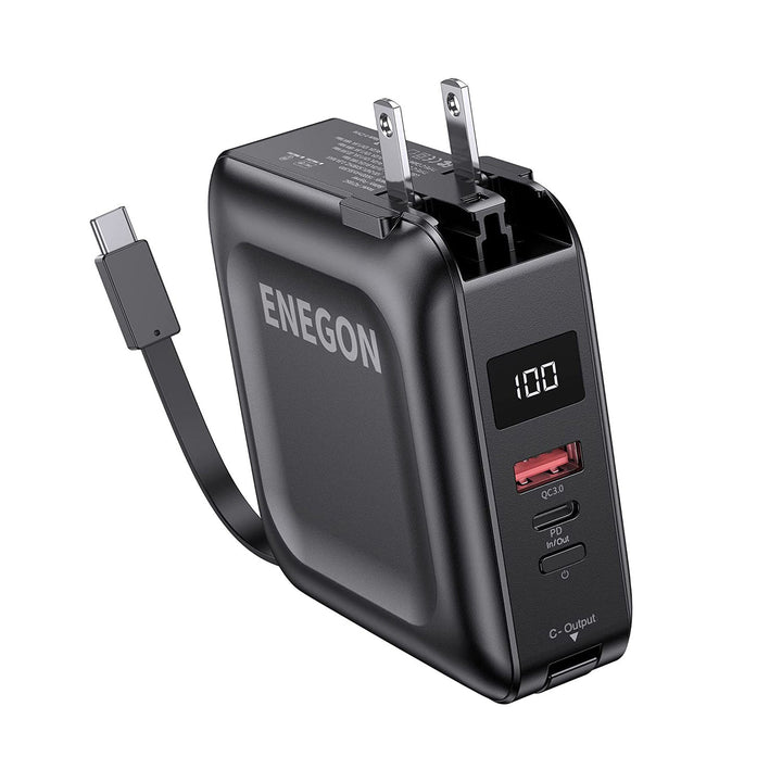 Powerbank 15000 mAh mit AC-Stecker, USB-C & Schnellladung für Handy unterwegs.
