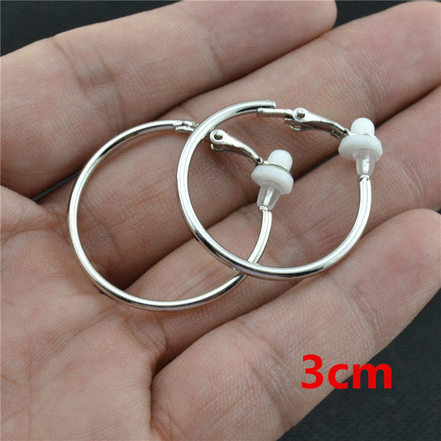 Roségoldfarbene Clipohrringe, runder Hoop; schicker Edelstahlschmuck für Damen, ohne Piercing.