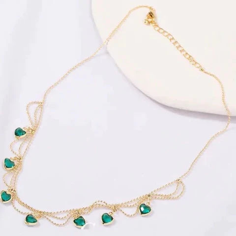 Modische Damen Herz-Halskette, stilvolles Accessoire mit glänzendem Herzanhänger. Zeigen Sie Ihre Liebe.