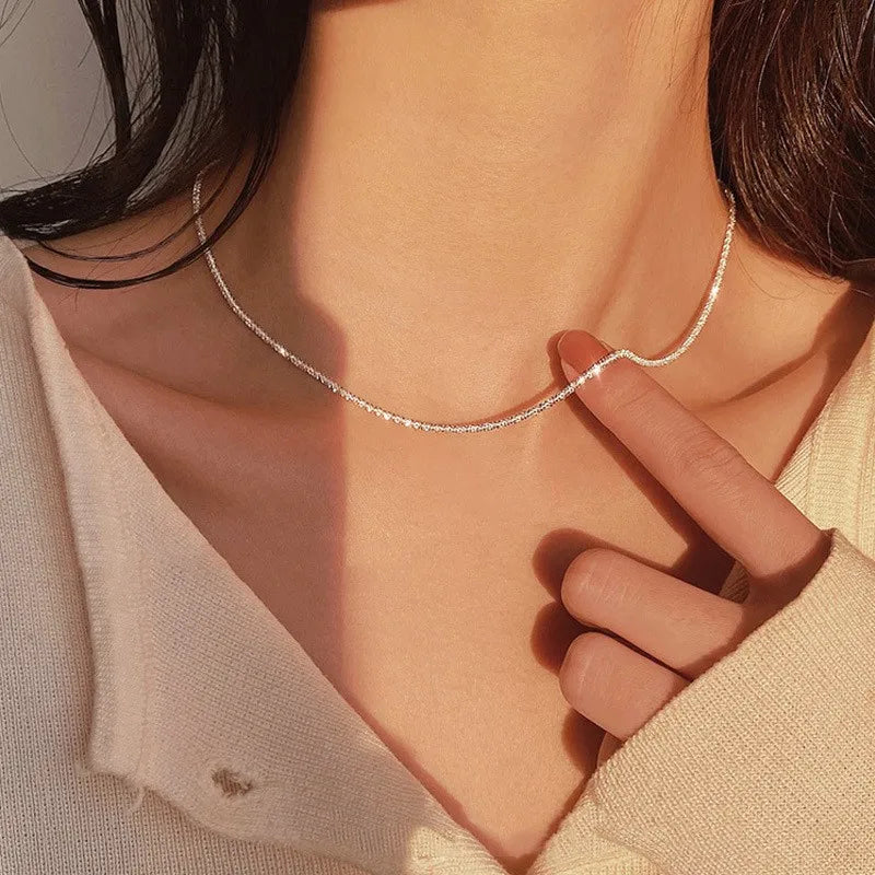 Elegante Damen Schlüsselbeinkette aus 925er Sterlingsilber, funkelnd und stilvoll.