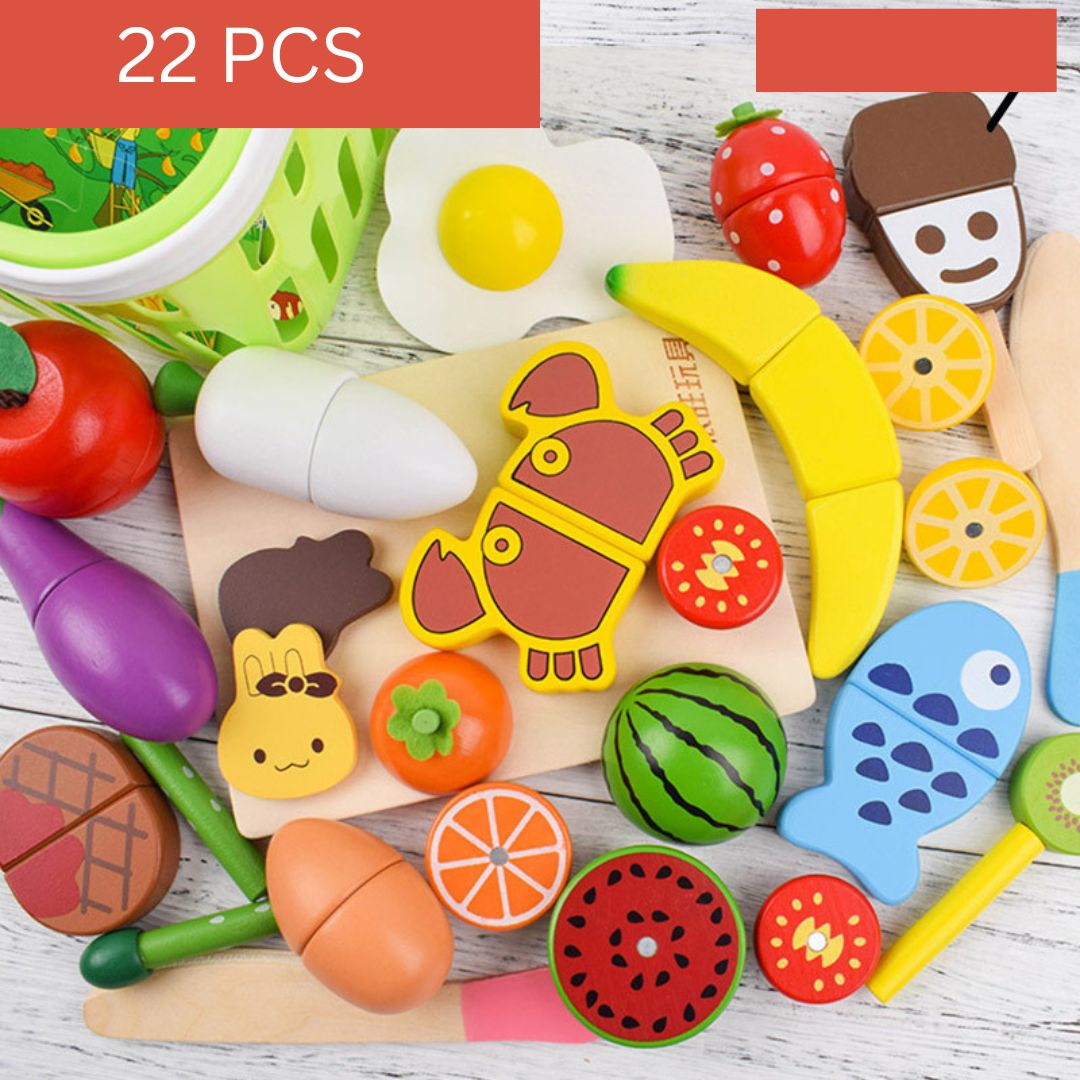 Kinder schneiden farbenfrohes Holz-Obst & -Gemüse mit Montessori Schneidespielzeug. Pädagogisches Rollenspiel.