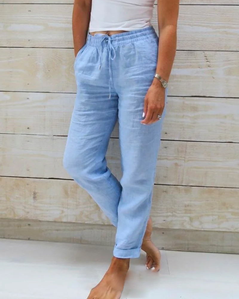 Bequeme, weite Freizeithose für Damen in Hellblau, ideal für warme Tage & entspannte Urlaubsmomente.