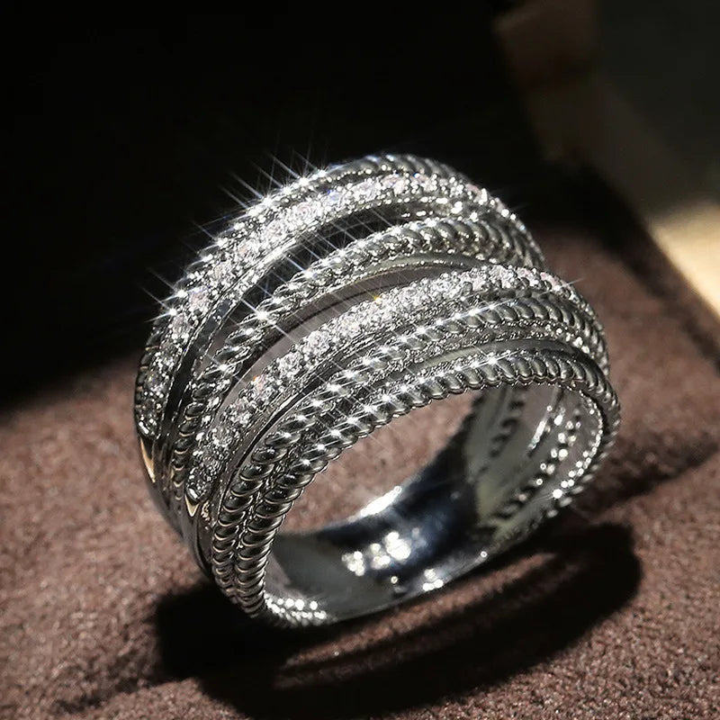 Damen Silberring mit Zirkonia, elegant & glänzend. Perfekt für Büro, Freizeit & festliche Anlässe.