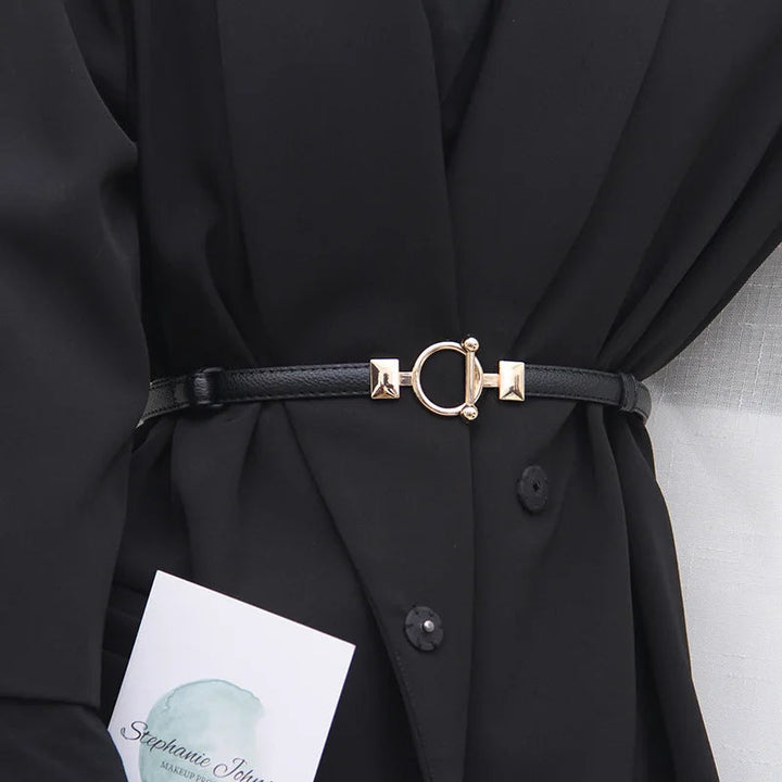 Schlanker minimalistischer Damengürtel. Vielseitiges Accessoire für Hosen, Röcke & Kleider.